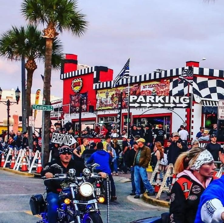 Bikers and crowds outside Cruisin Café on Main Street during Bike Week
